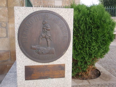 Plaque commemorating Ferdinand Magellan, Sabrosa.